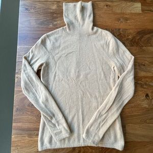 100% Cashmere Slim turtleneck